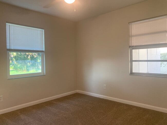 Building Photo - 2  Bedroom Single Family Home
