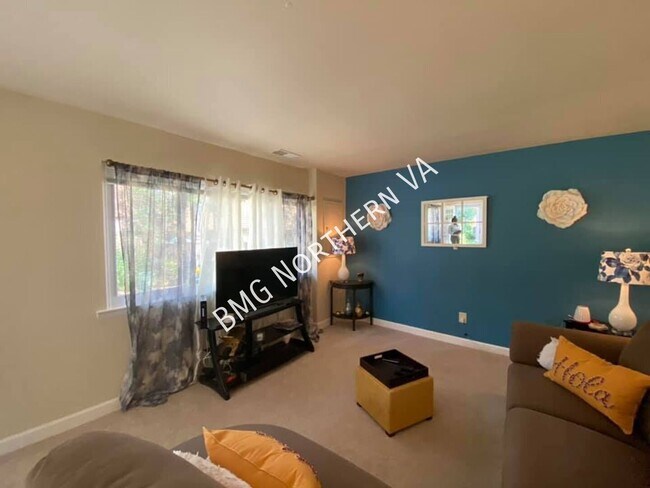 Building Photo - 3866 Manzanita Pl