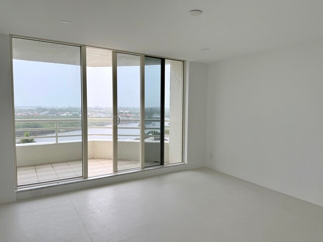 Building Photo - 4201 N Ocean Blvd