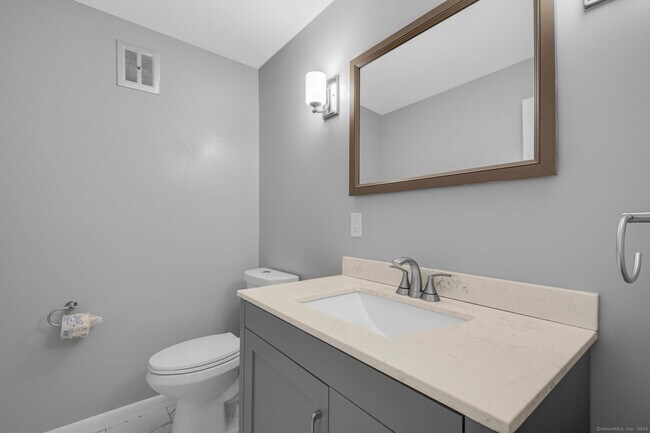 Building Photo - 115 S Main St