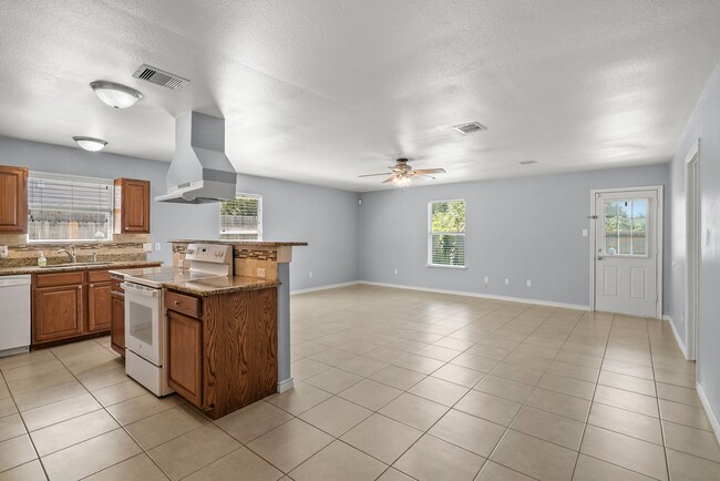 Building Photo - 1631 Quail Run
