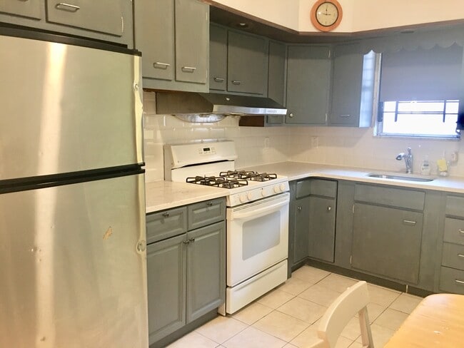 Building Photo - Beautiful 3-Bed/1-Bath Townhouse in Girard Estates/East Passyunk! Available Mid-August!