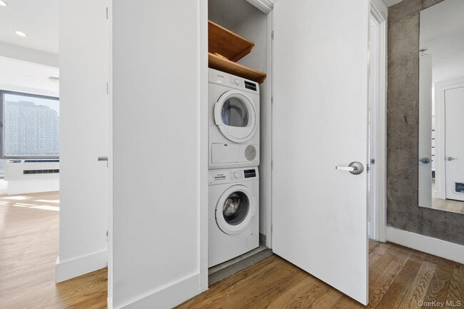 Building Photo - 225 E 138th St