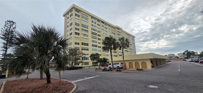 Building Photo - 4550 Cove Cir