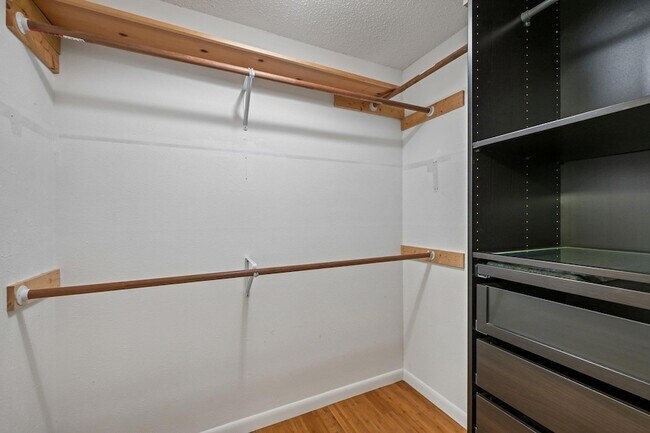 Building Photo - 2717 Charlesworth Dr
