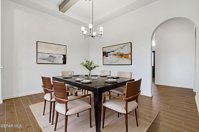 Building Photo - 832 Eltham Dr