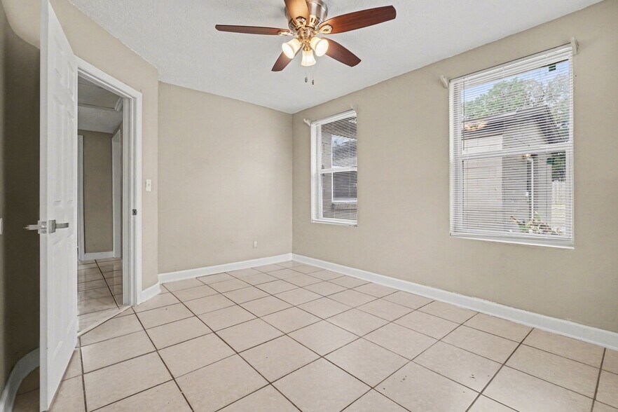 Building Photo - 3445 Soutel Dr