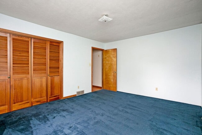 Building Photo - 554 Cox Ln