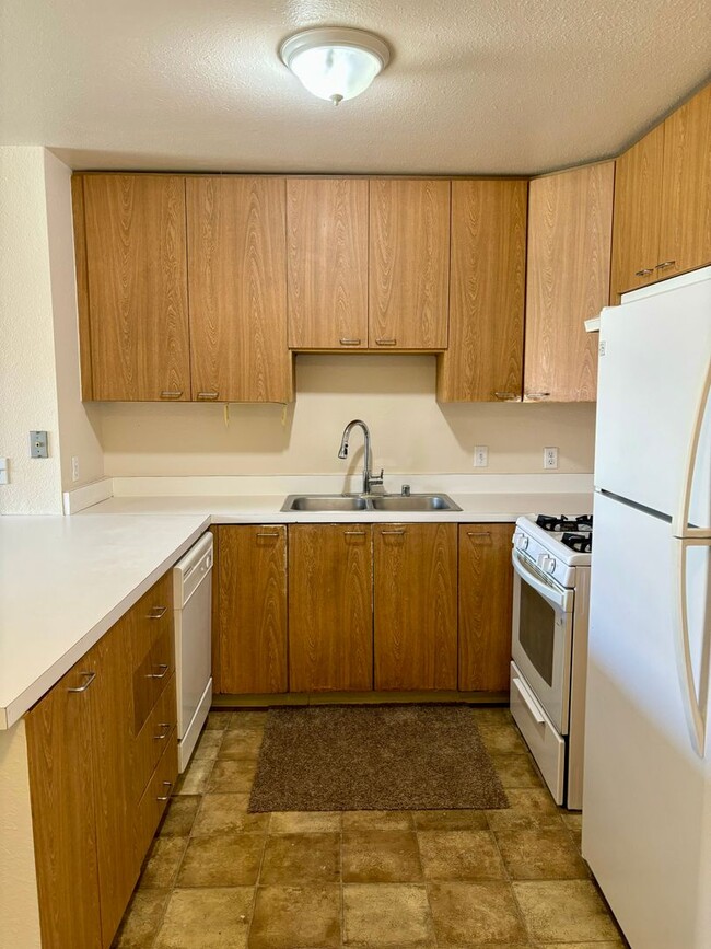 Building Photo - 1466 Granite Hills Dr