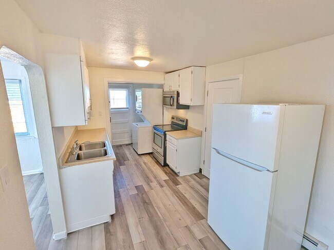 Building Photo - 2354 E San Rafael St