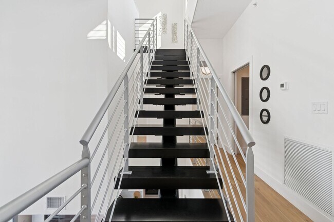 Building Photo - 1343 4th St