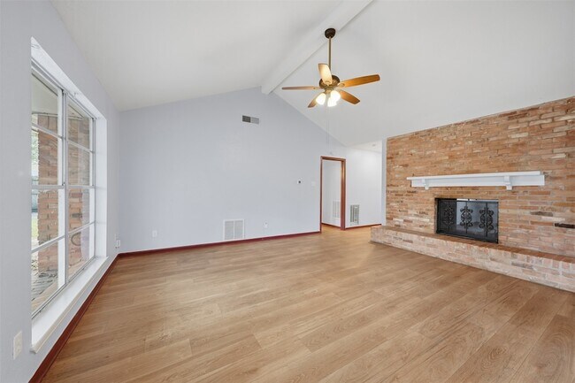 Building Photo - 7015 Pella Dr