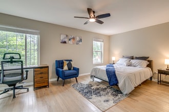 Building Photo - 1635 E 70th St