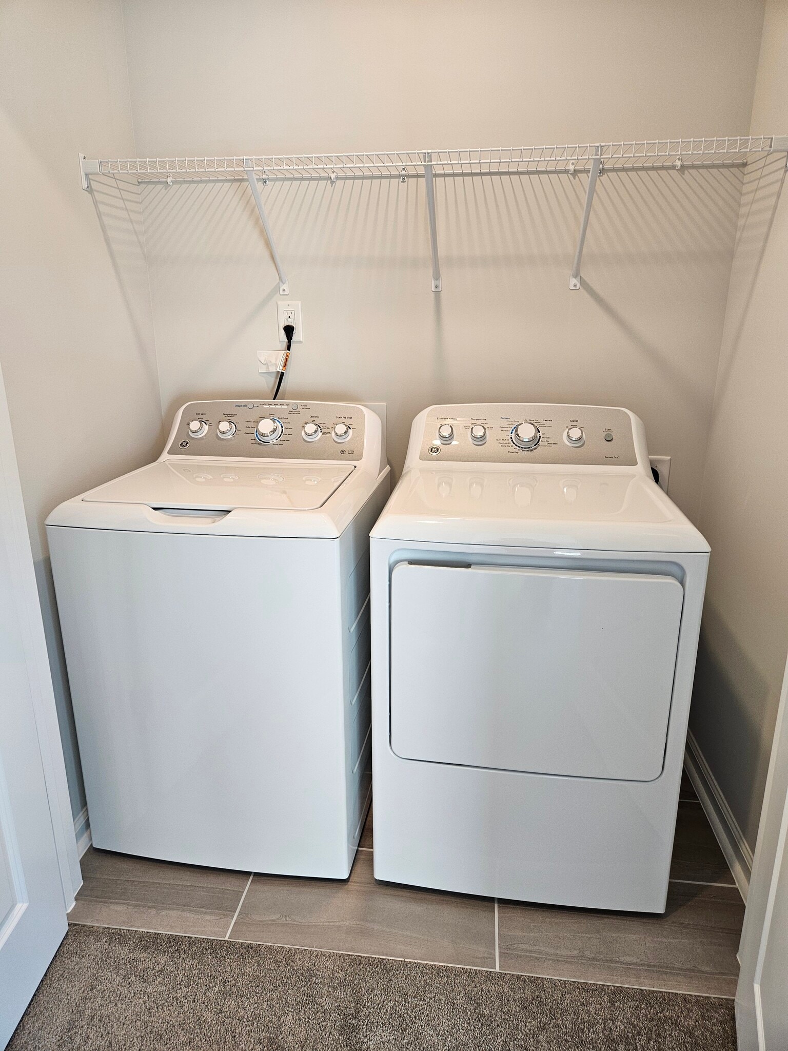 Building Photo - 530 Light Oak Way