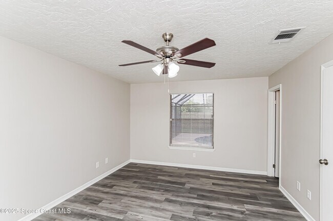 Building Photo - 1711 Barker St NE