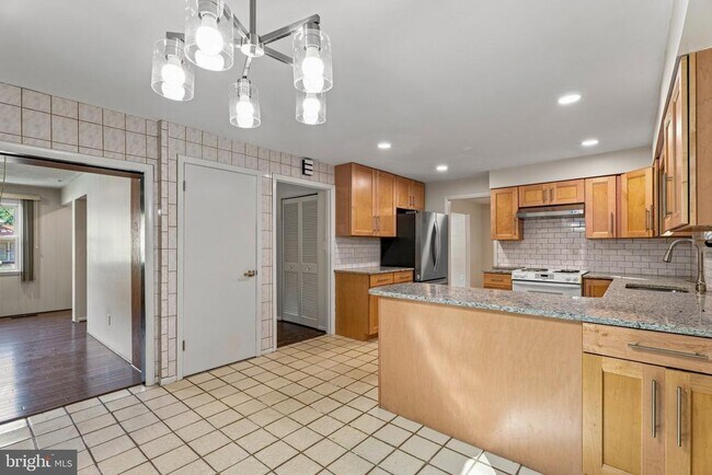 Building Photo - 4631 Hawksbury Rd