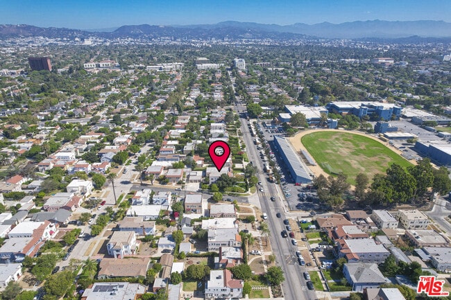 Building Photo - 1083 S Rimpau Blvd