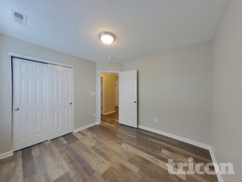 Building Photo - 963 Redwood Dr