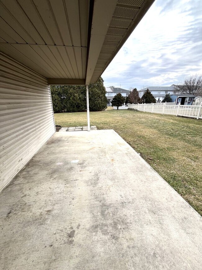 Building Photo - 152 Lantern Ln