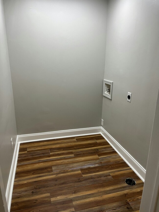 Building Photo - 2205 Ridgecrest Dr