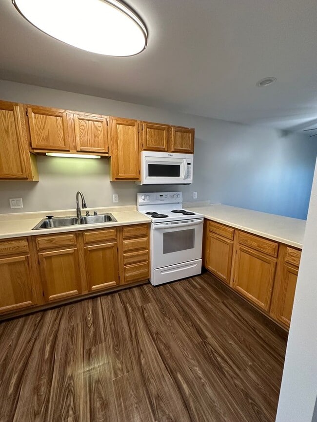 Building Photo - Spacious 2BR Townhomes with Garage & In-Unit Laundry – Stoughton