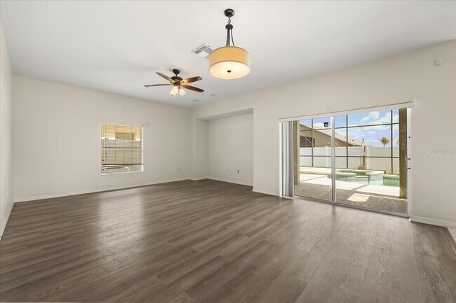 Building Photo - 628 Henley Cir