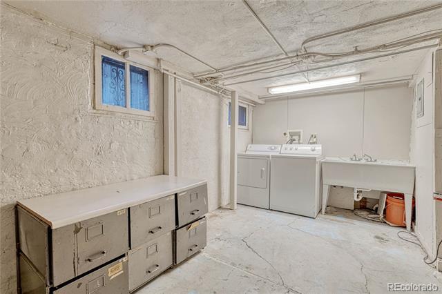 Building Photo - 468 Corona St