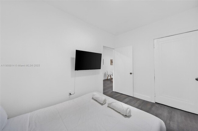 Building Photo - 1029 SW 5th St