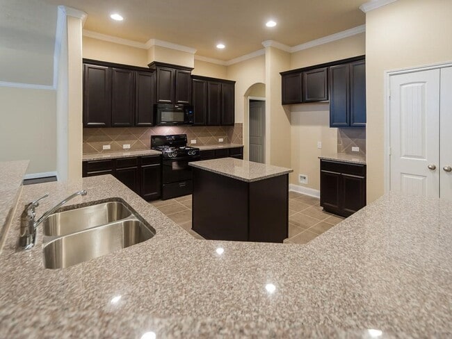 Building Photo - 25915 S Lakefair Dr