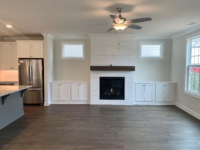 Building Photo - 570 Turlington Pl