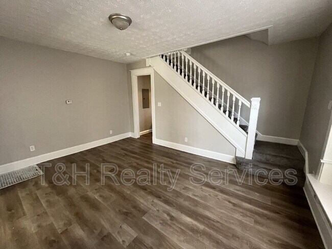 Building Photo - 514 E 33rd St