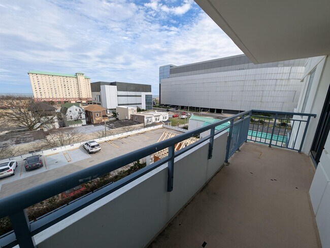 Building Photo - 526 Pacific Ave