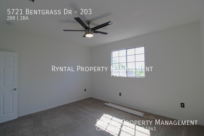 Building Photo - 5721 Bentgrass Dr