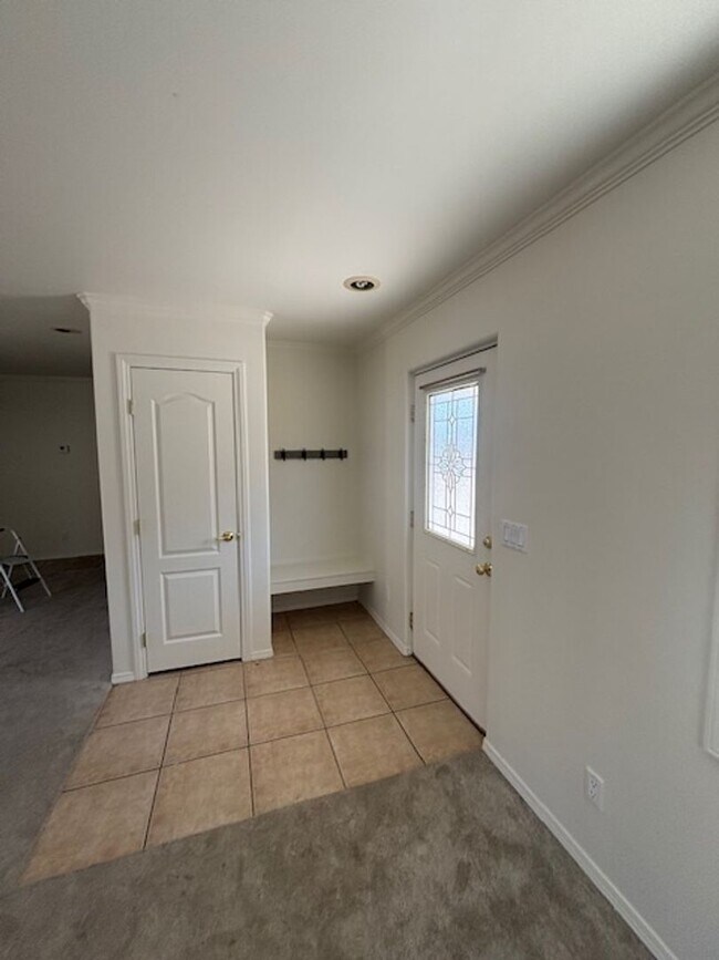 Building Photo - Newly Renovated 2 Bedroom Home in Mountain...