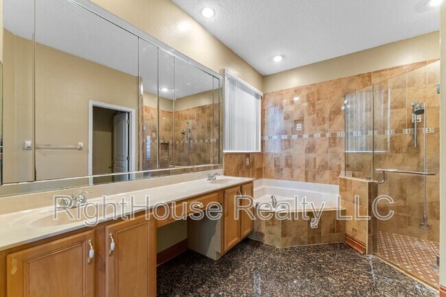 Building Photo - 1037 Bridgeway Blvd