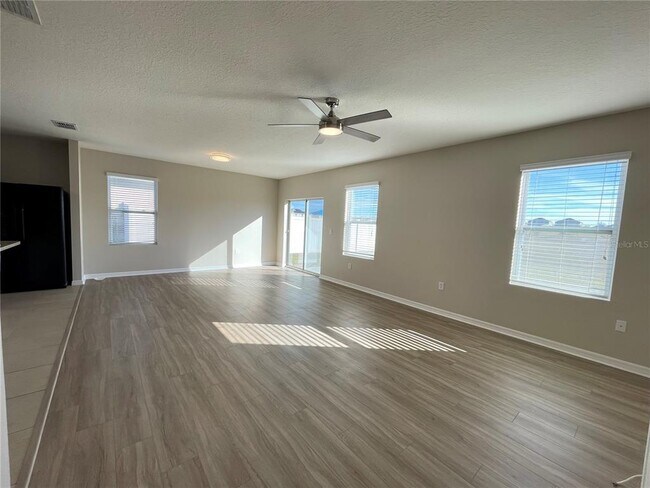 Building Photo - 572 Nova Dr