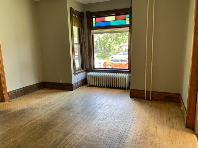 Building Photo - In the Heart of Dinkytown - Amazing 6 bedroom Victorian Rental Home,  Fall 2026!