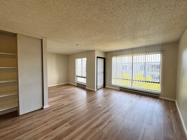 Building Photo - $500 MOVE IN SPECIAL!!! Studio Condo Available at Watergate Complex in Emeryville!