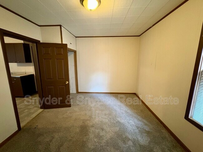 Building Photo - 391 E Voris St