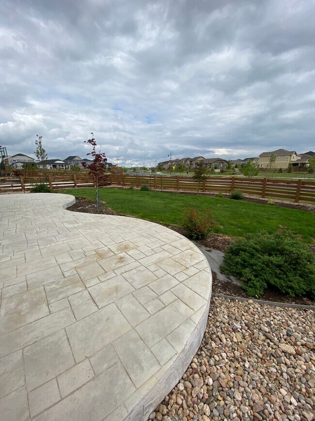 Building Photo - Lovely 4 Bedroom/3 Bathroom Erie Home - Available June!!