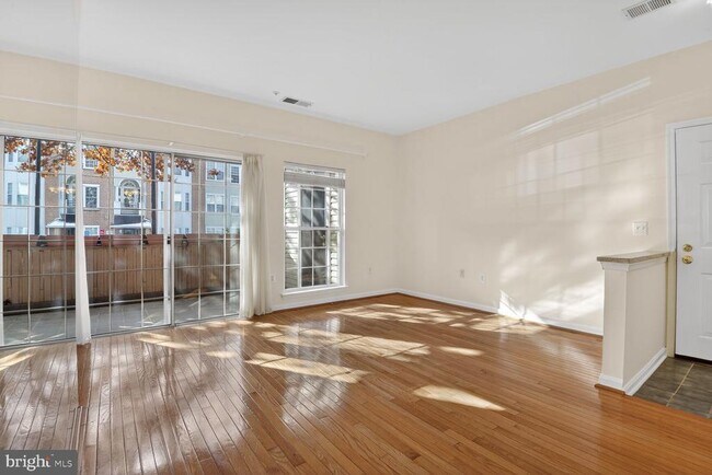 Building Photo - 4142 Fountainside Ln