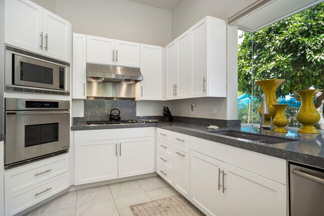 Building Photo - 44970 Olympic Ct