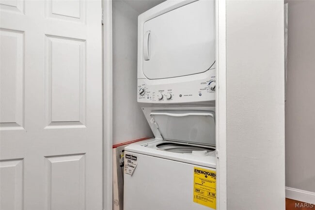 Building Photo - 7553 Buckingham Dr