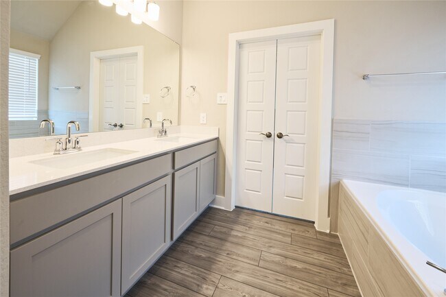 Building Photo - 10533 Preserve Wy