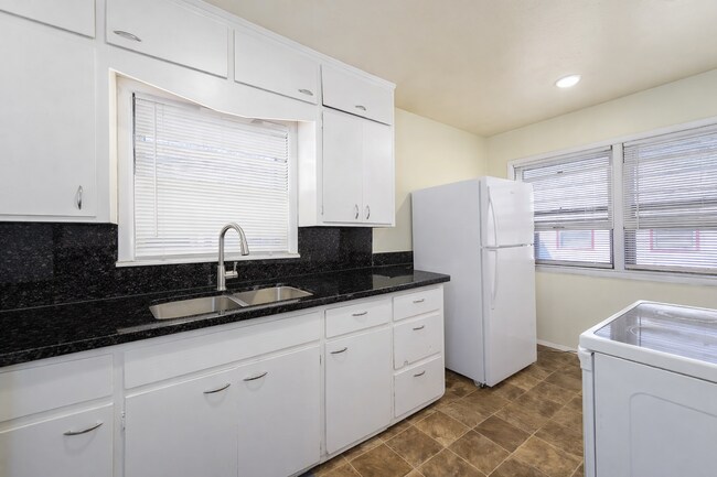 Building Photo - 6215 Independence St