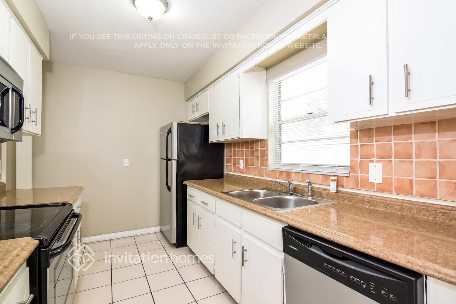 Building Photo - 3221 W Grove St