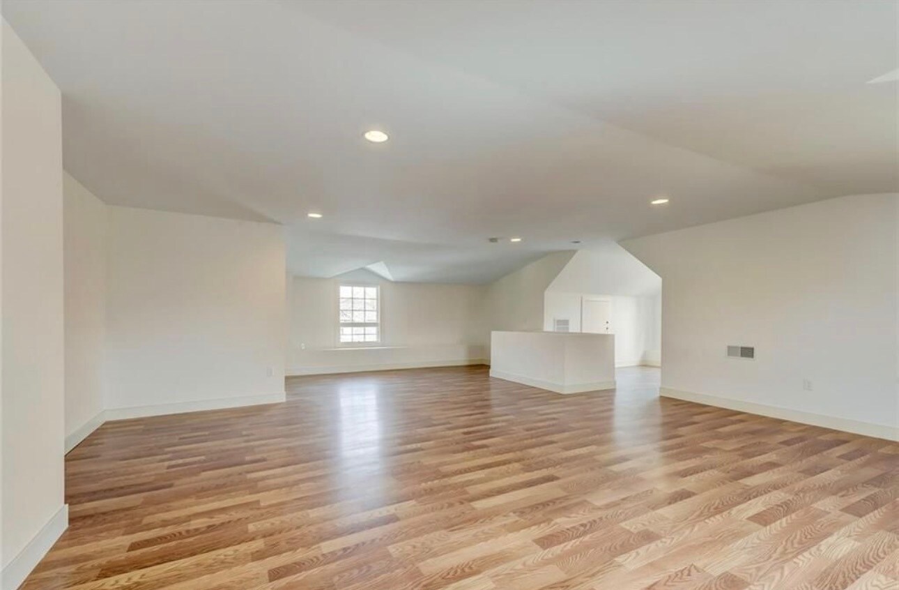 Large Living Area - 262 Prospect Ave