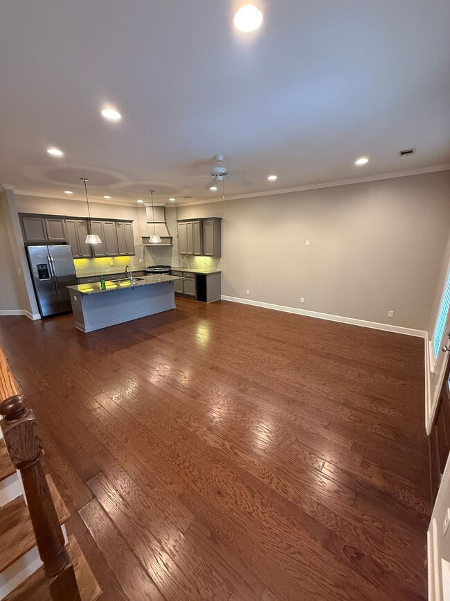 Building Photo - Luxury 3BR/3.5BA Townhome w/ 2-Car Garage in Gated Community