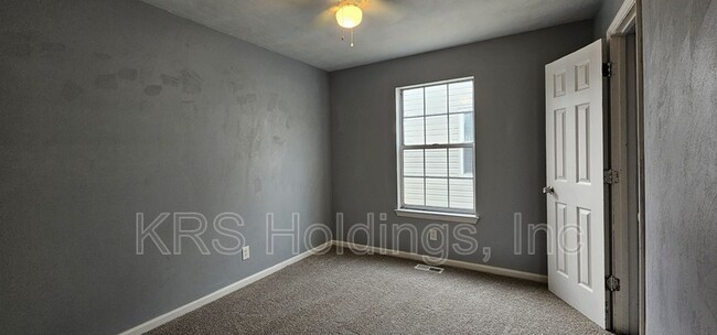 Building Photo - 1230 E Balview Ave