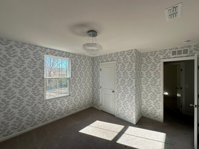 Building Photo - Like NEW 2 Story Single Family Home w/ Fen...